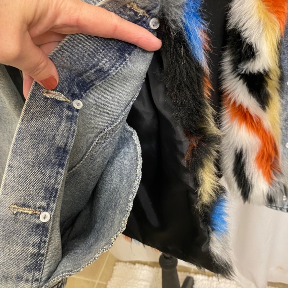 Forever 21 Denim jacket with colorful removable fur lining Medium - Picture 8 of 15
